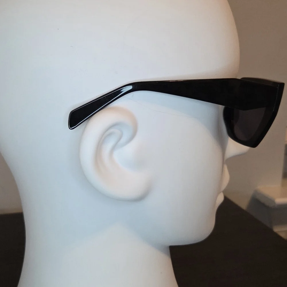 Oversized Black Angular Cat Eye Sunglasses NWOT Thick Frame Designer Look